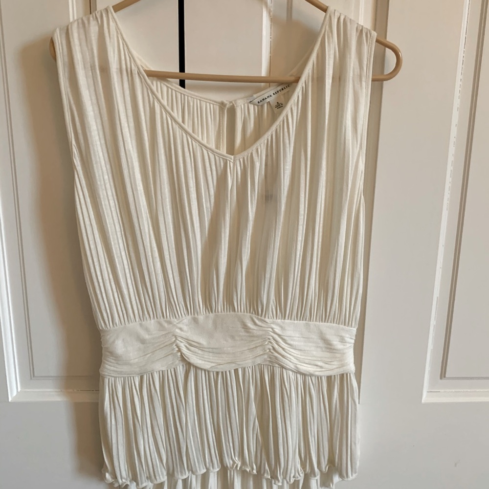 Banana republic, sleeveless top
